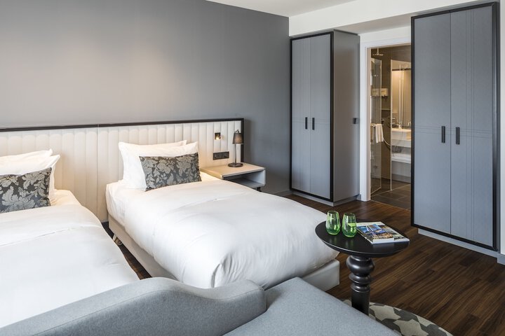Room 10 of 46