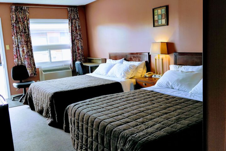 Deluxe Room 1 Queen Bed Courtyard View (16 of 19)