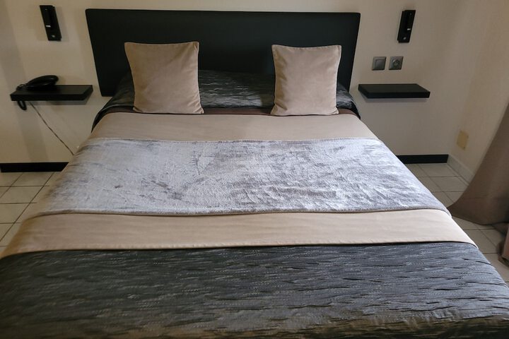 Room 42 of 143