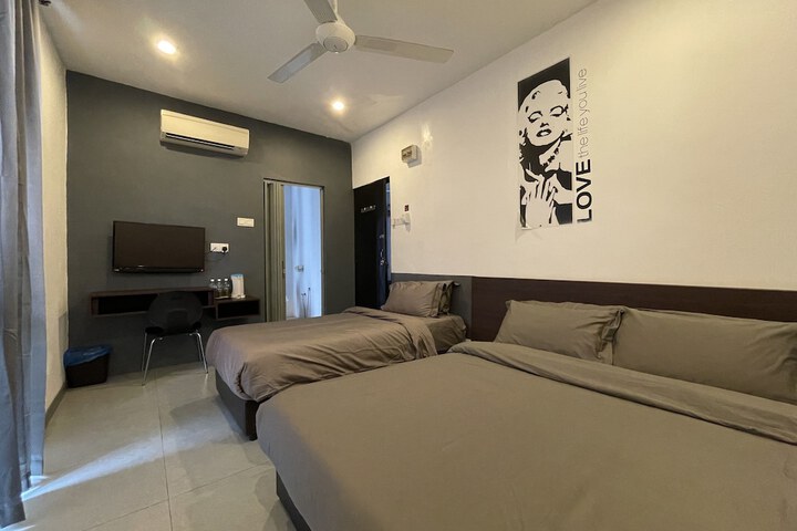 Room 6 of 24