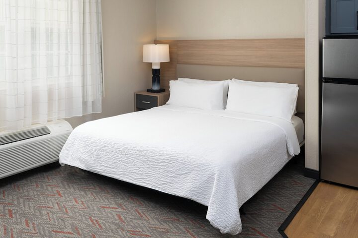 Room 6 of 32