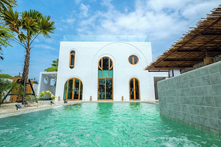 A Dream Naka Island - Beachfront Retreat