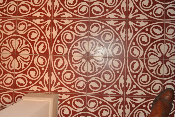 Room 7 of 12