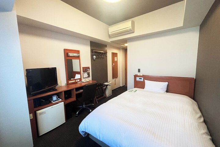 Room 4 of 26