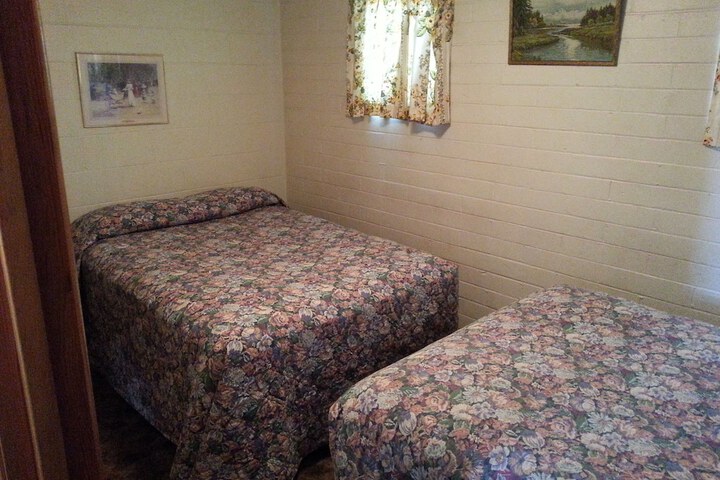 Room 4 of 7