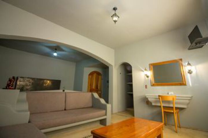 Room 27 of 32