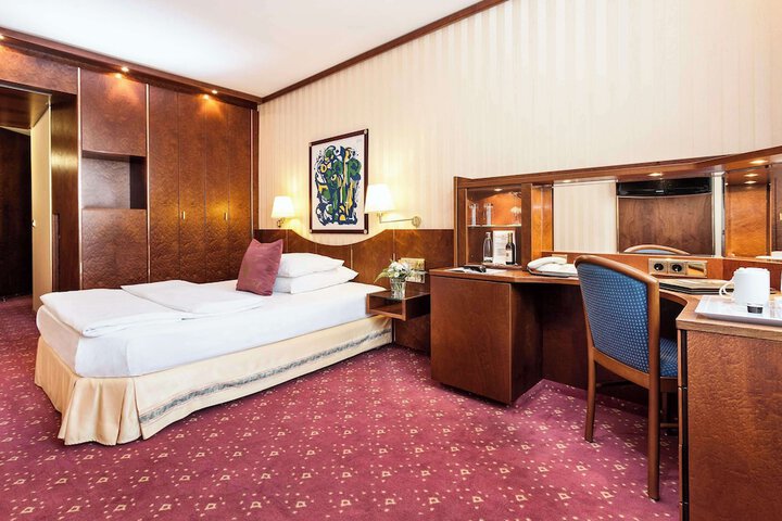 Room 21 of 74