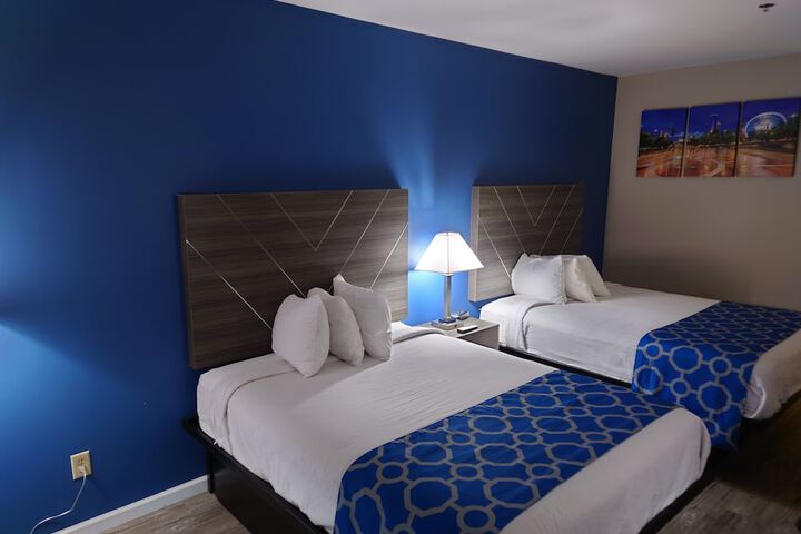 2 Queen Beds (3 of 8)