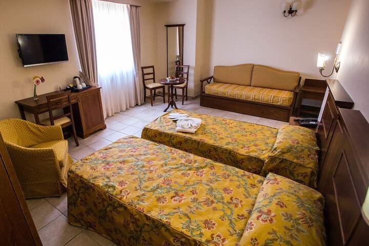 Room 16 of 27