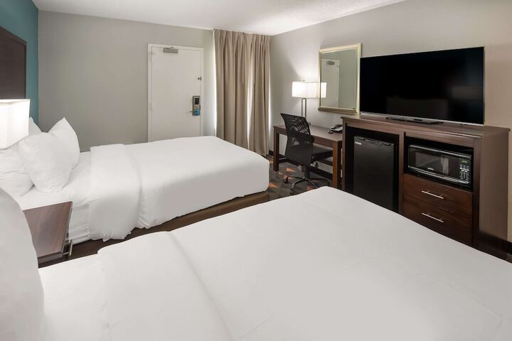 1 King Bed (7 of 7)