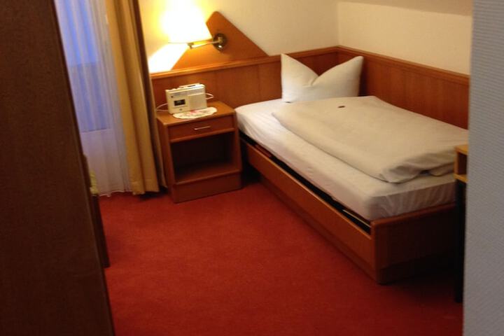 Room 5 of 77