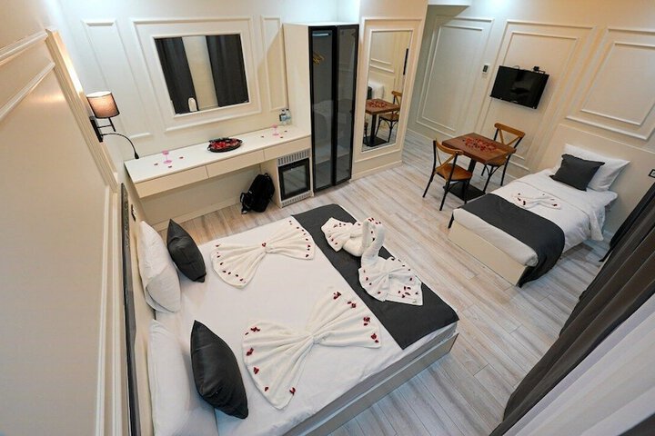 Room 7 of 11