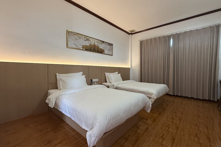 Room 2 of 9