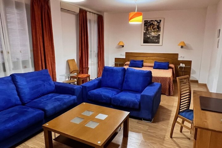 Room 16 of 28