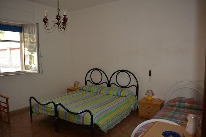 Room 4 of 25
