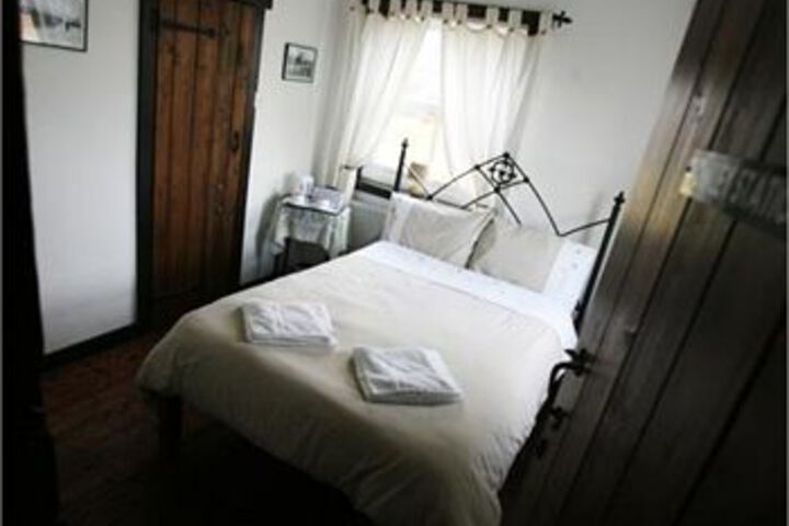 Room 2 of 5