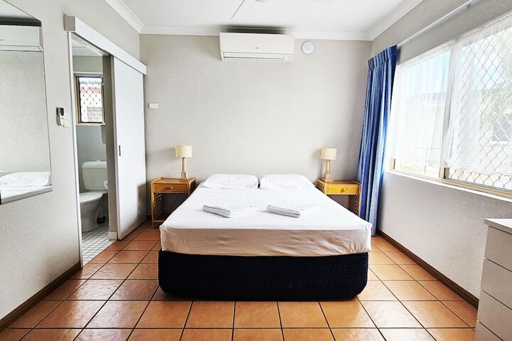 Room 6 of 28