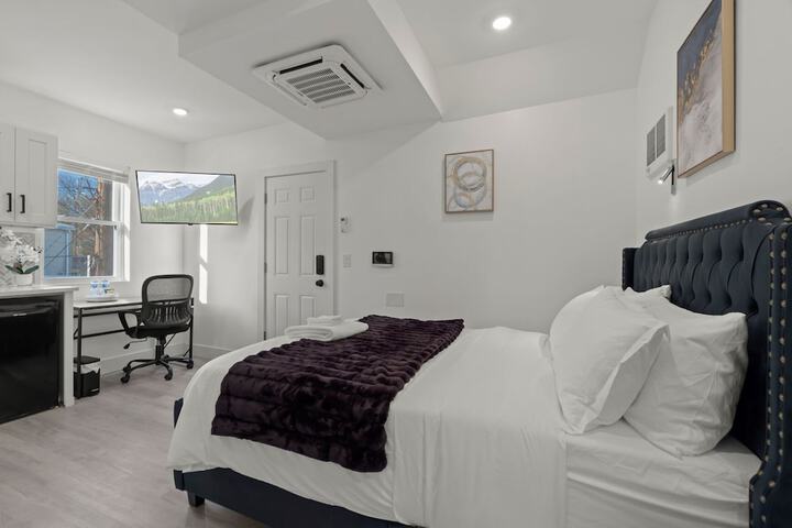 Room 33 of 82