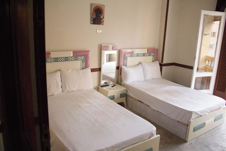 Room 21 of 37
