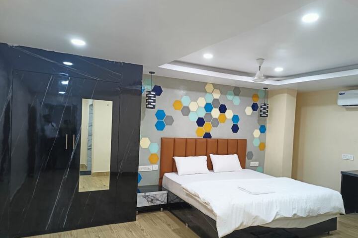 Room 5 of 14