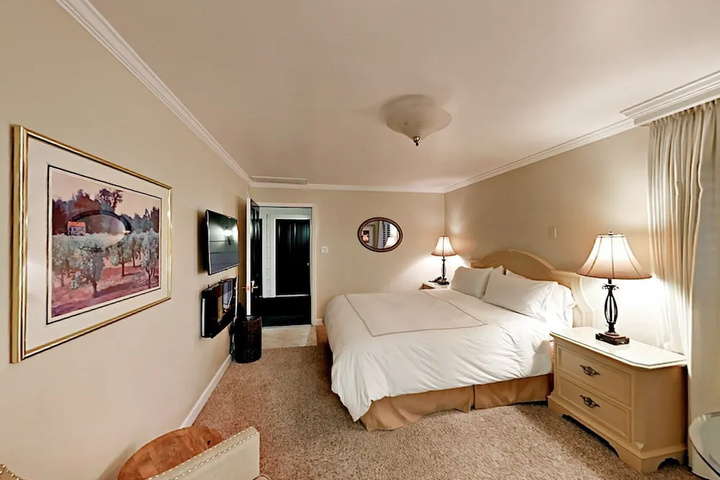 Room 6 of 19