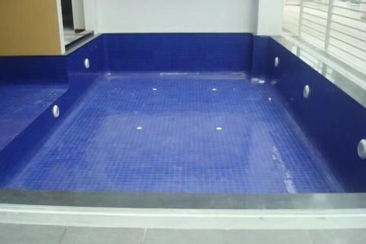 Pool 14 of 18