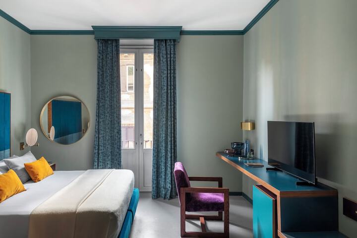Room 33 of 72