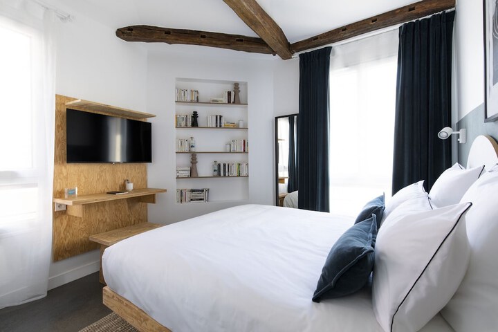 Room 4 of 60