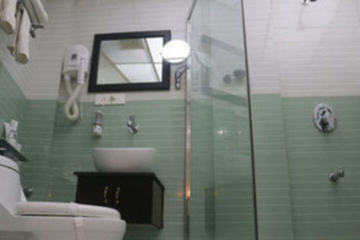 Room 2 of 18