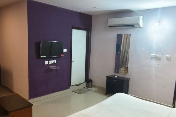Room 11 of 14