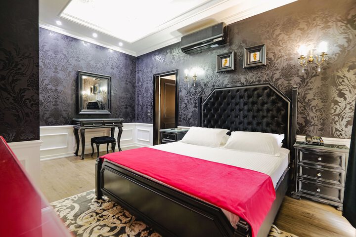 Room 52 of 148