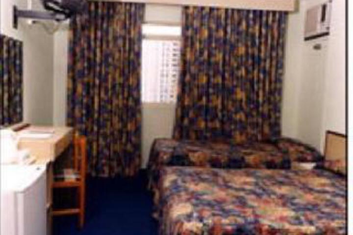 Room 5 of 8