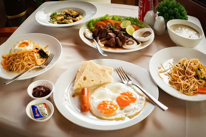 Breakfast/Coffee Service 92 of 113