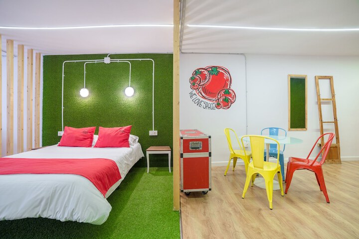 Room 17 of 103