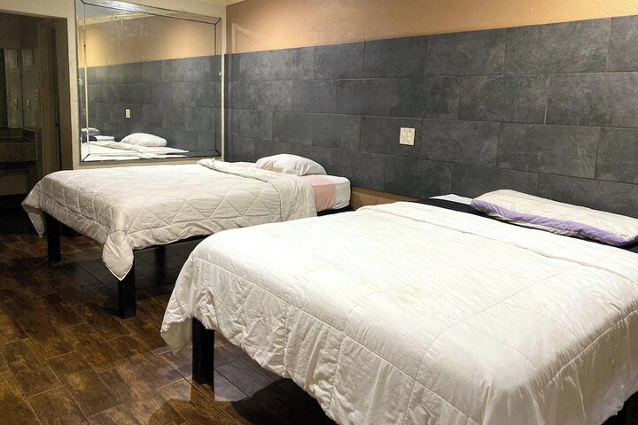 Room 6 of 18