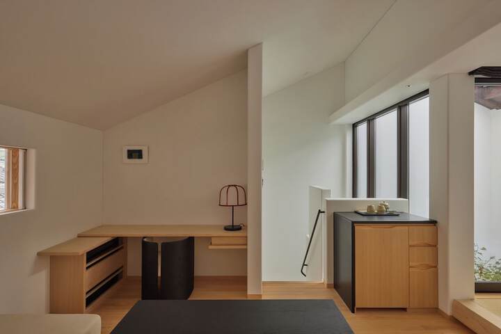 Room 3 of 43