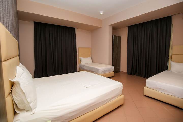 Room 34 of 218