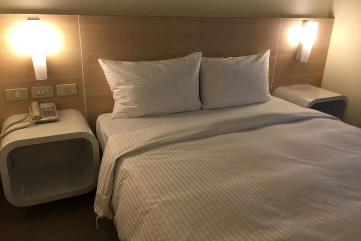 Room 18 of 48