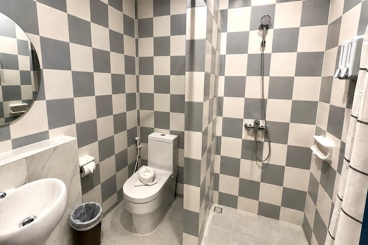 Room 62 of 77