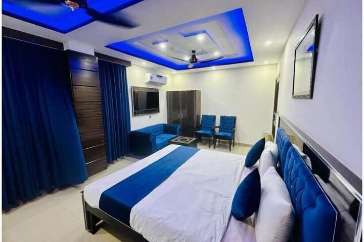 Room 3 of 12
