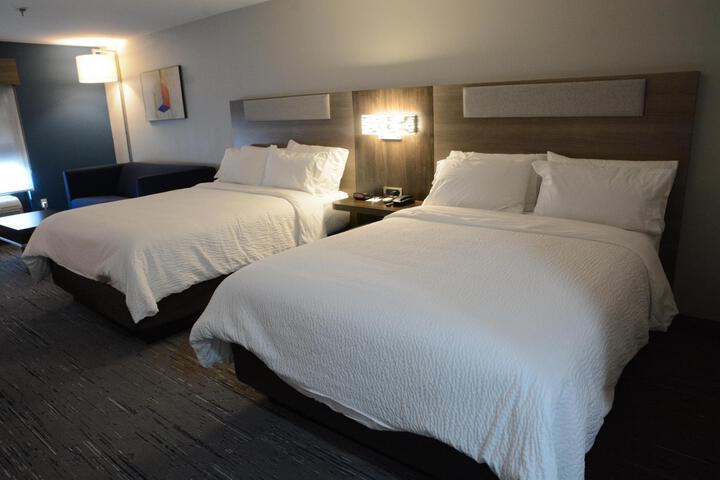 2 Queen Beds (8 of 8)