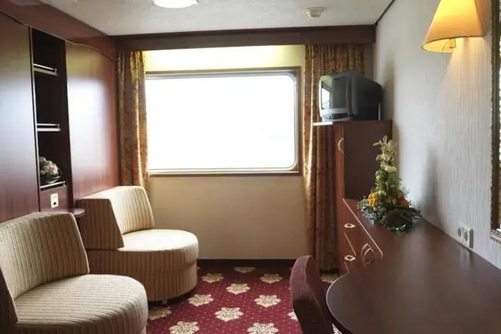 Room 2 of 7