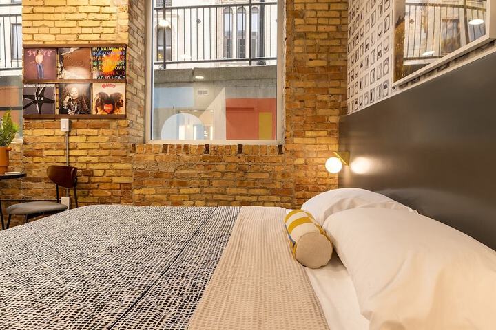 Room 7 of 27