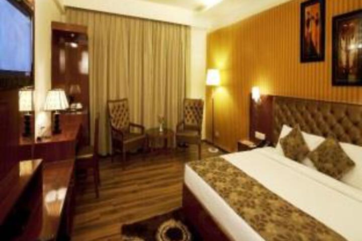 Suite 4 of 5