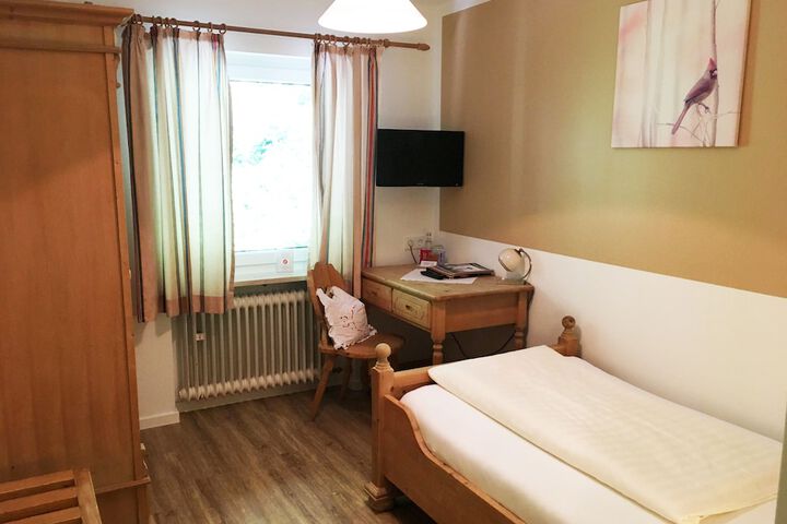 Room 18 of 77