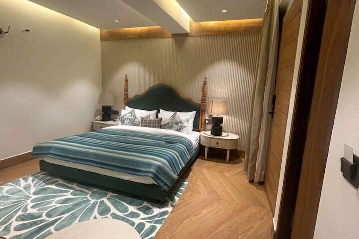 Room 27 of 40