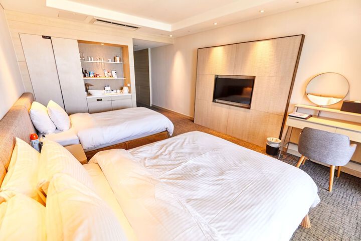 Room 2 of 110