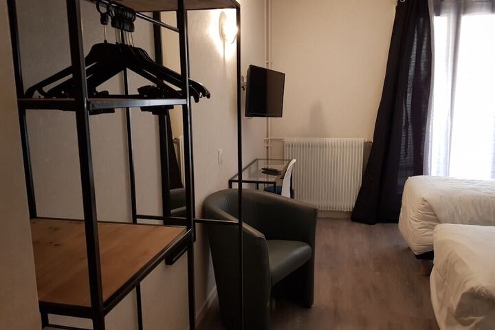 Room 9 of 38