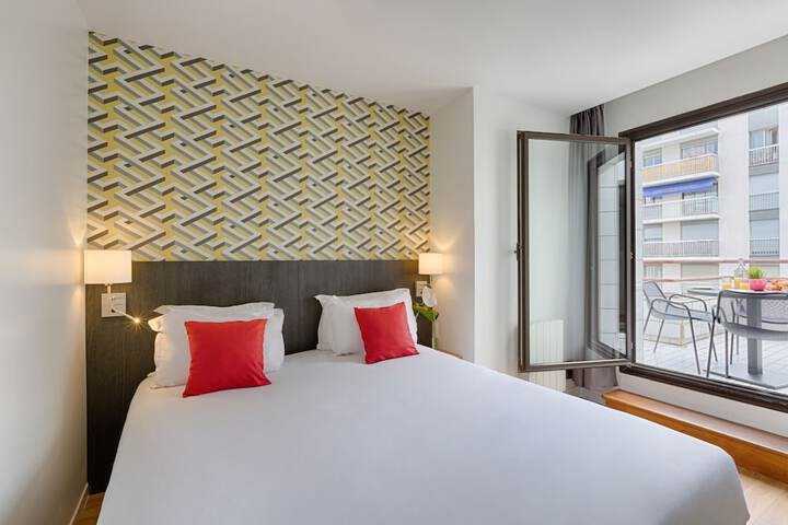 Room 6 of 30