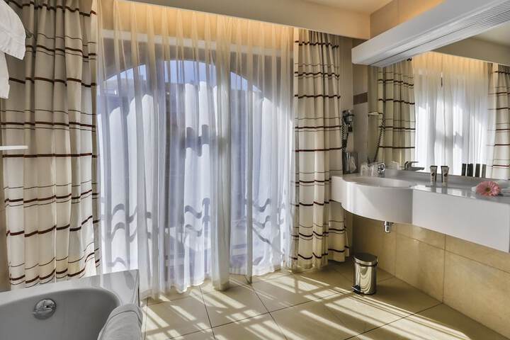 Room 20 of 74